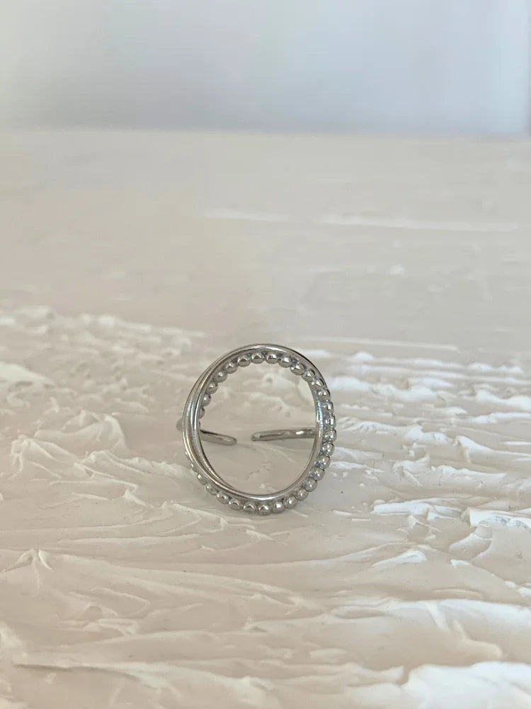 La bague Zoé argentée en acier inoxydable pour femme de chez Au Bonheur de Sophie